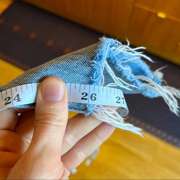 Levi’s 501s Distressed Light Blue Cropped 32 - Picture 9 of 11